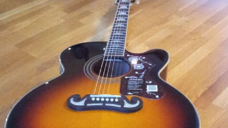 Epiphone EJ-200CE